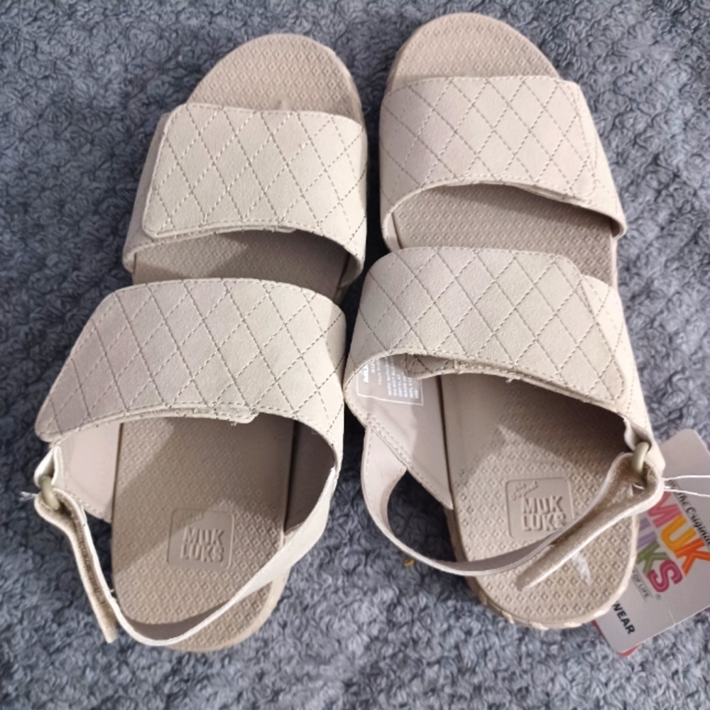 NWT MUK LUKS Sandles